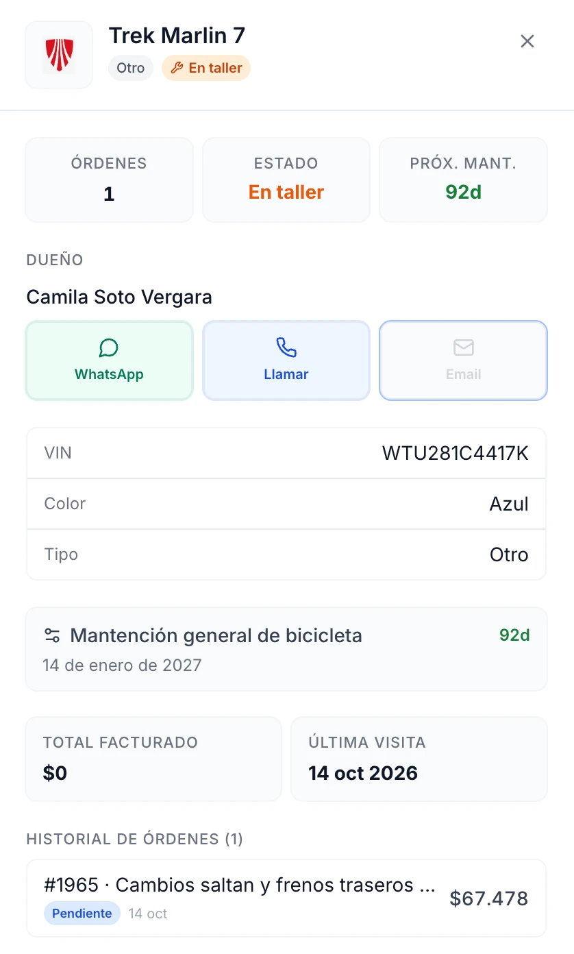 Ficha de una Trek Marlin 7 en ServitechCloud con número de serie, próxima mantención e historial de órdenes